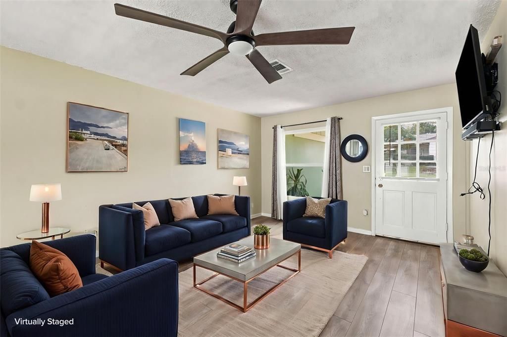 For Sale: $174,900 (2 beds, 1 baths, 969 Square Feet)