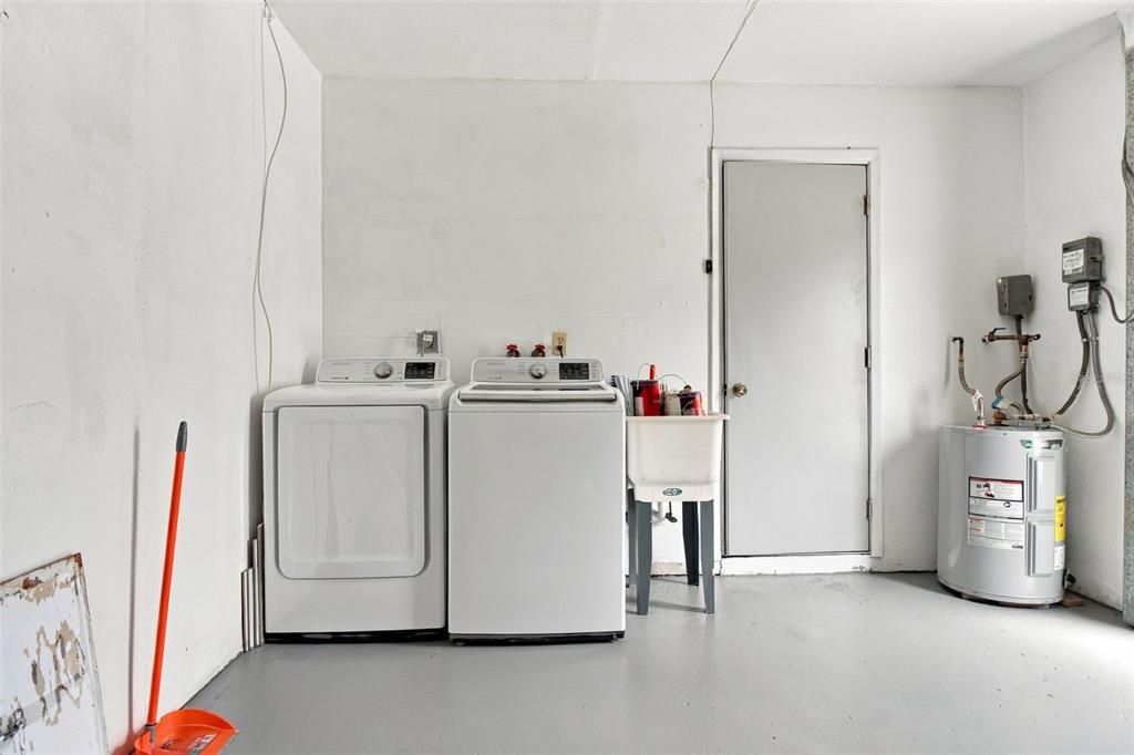 For Sale: $174,900 (2 beds, 1 baths, 969 Square Feet)