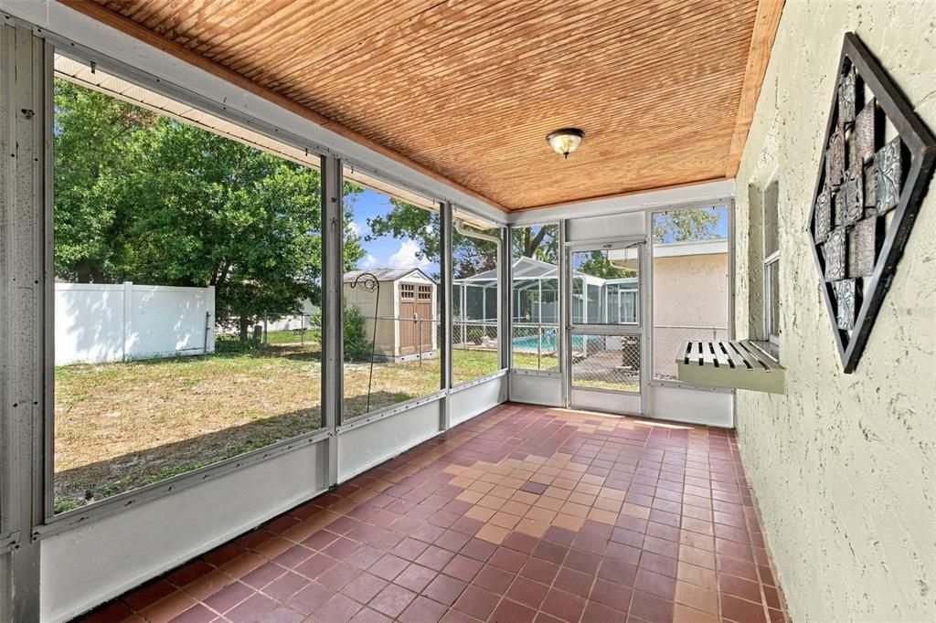 For Sale: $174,900 (2 beds, 1 baths, 969 Square Feet)