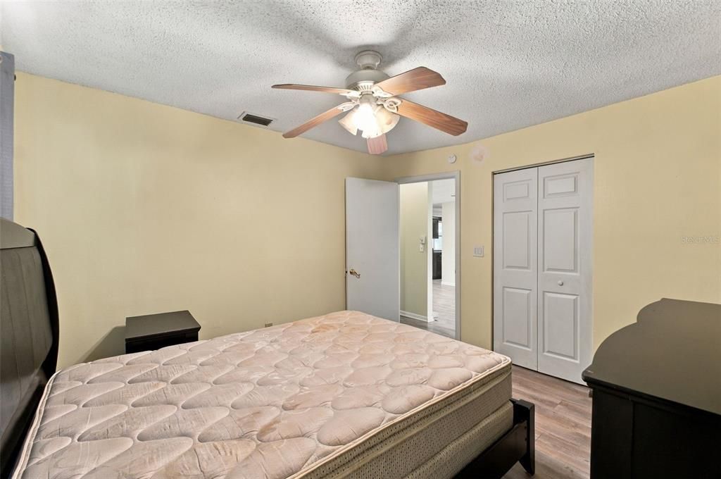 For Sale: $174,900 (2 beds, 1 baths, 969 Square Feet)