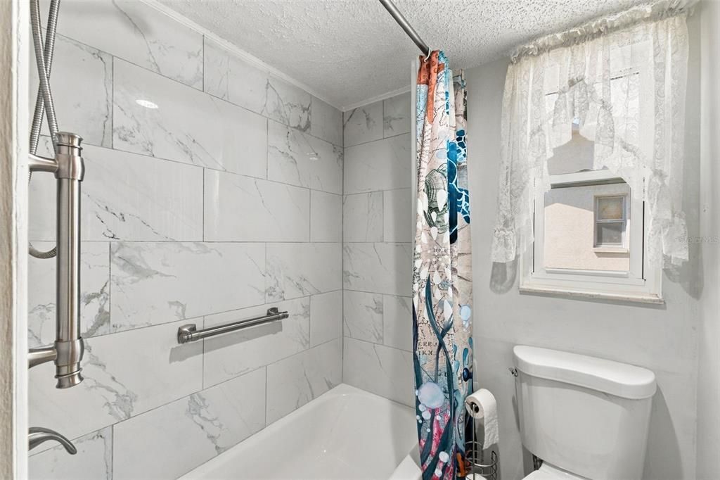 For Sale: $174,900 (2 beds, 1 baths, 969 Square Feet)