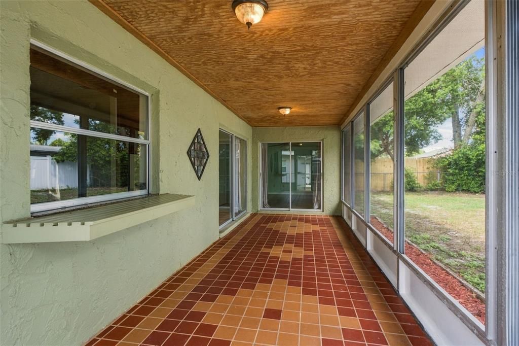 For Sale: $174,900 (2 beds, 1 baths, 969 Square Feet)
