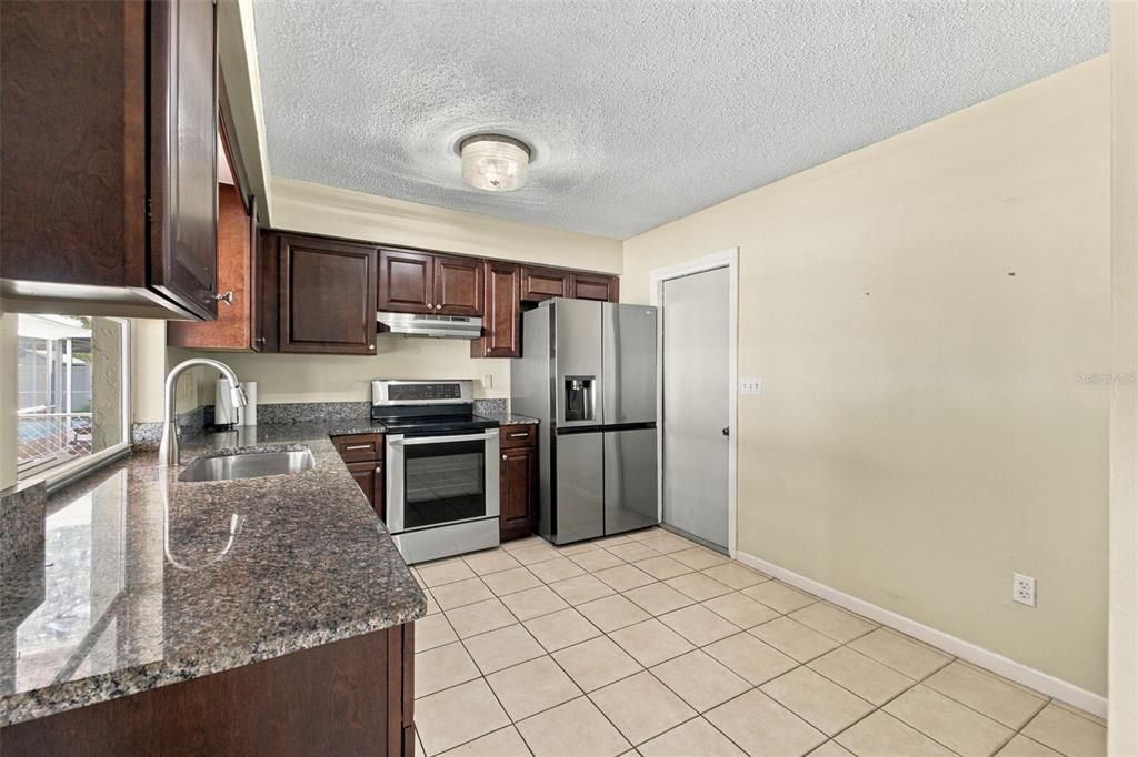 For Sale: $174,900 (2 beds, 1 baths, 969 Square Feet)