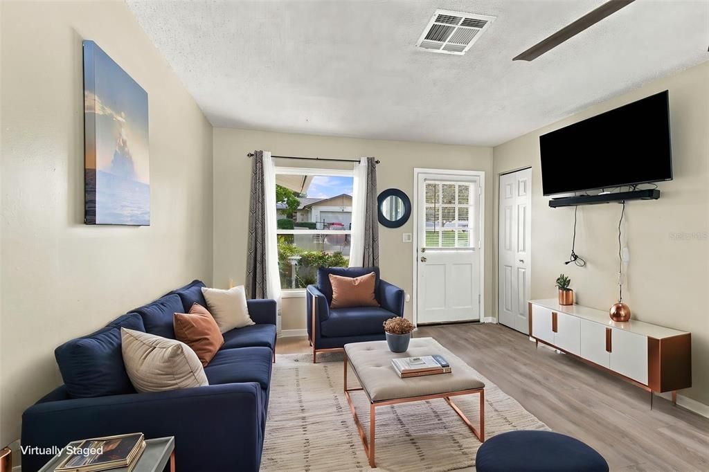 For Sale: $174,900 (2 beds, 1 baths, 969 Square Feet)