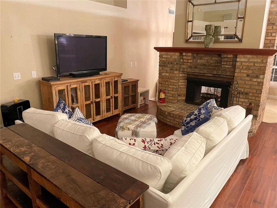 : $569,900 (3 camas, 2 baños, 2337 Pies cuadrados)
