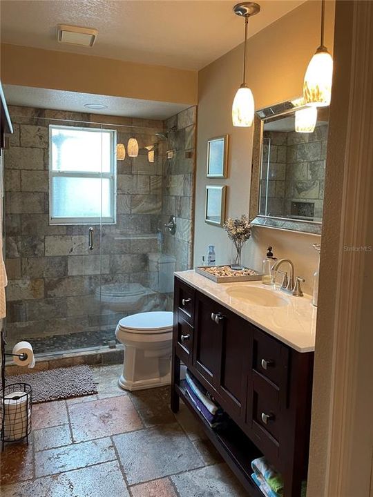 : $569,900 (3 camas, 2 baños, 2337 Pies cuadrados)