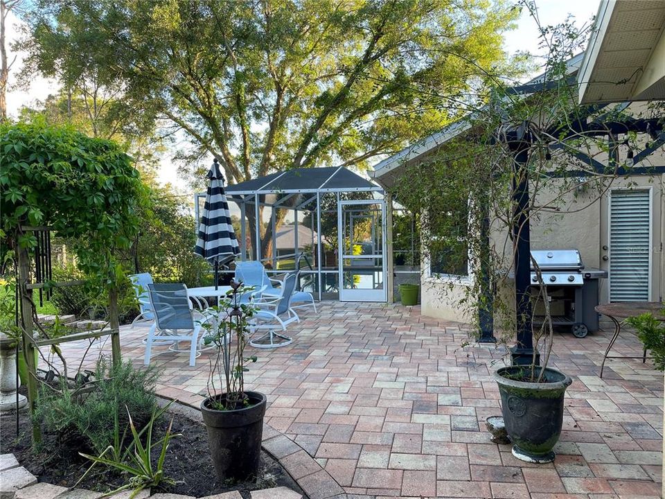 : $569,900 (3 camas, 2 baños, 2337 Pies cuadrados)