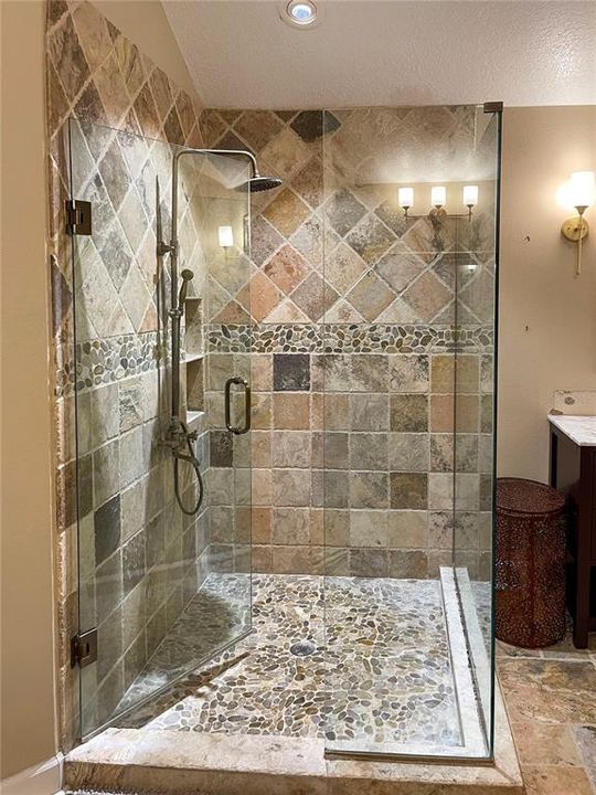 : $569,900 (3 camas, 2 baños, 2337 Pies cuadrados)