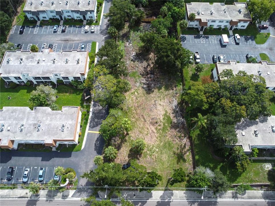 待售: $700,000 (0.65 acres)