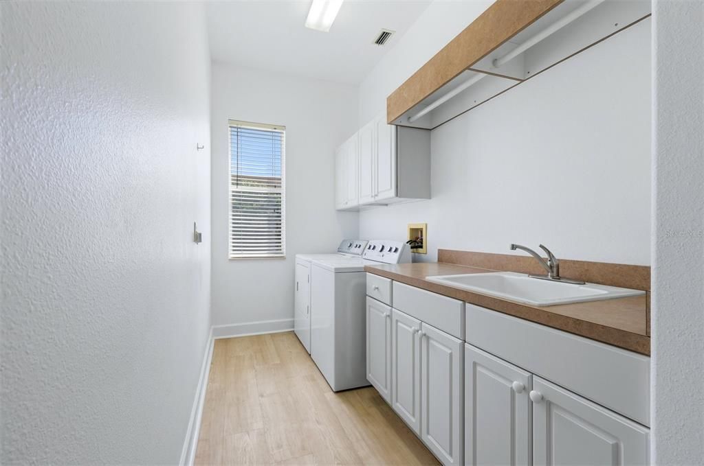 For Sale: $789,000 (3 beds, 2 baths, 2836 Square Feet)