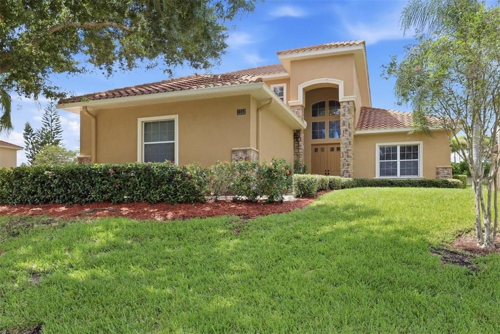 For Sale: $789,000 (3 beds, 2 baths, 2836 Square Feet)