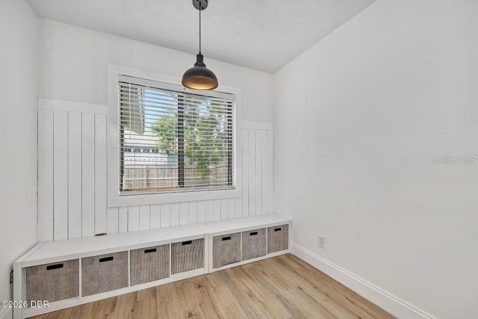 For Sale: $350,000 (3 beds, 2 baths, 1717 Square Feet)