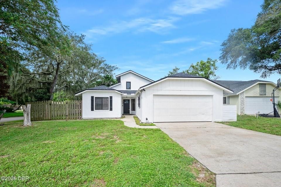 For Sale: $350,000 (3 beds, 2 baths, 1717 Square Feet)