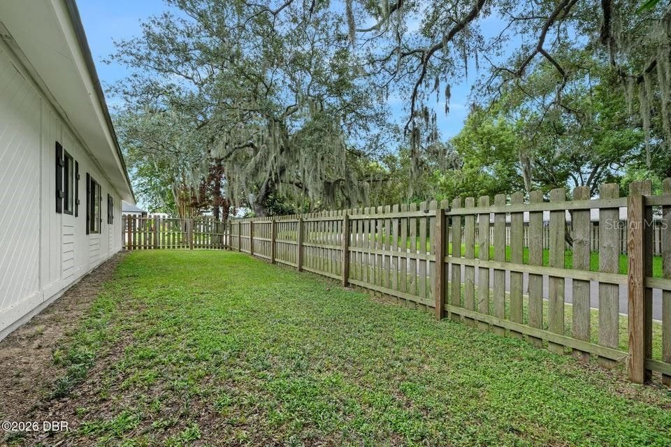 For Sale: $350,000 (3 beds, 2 baths, 1717 Square Feet)