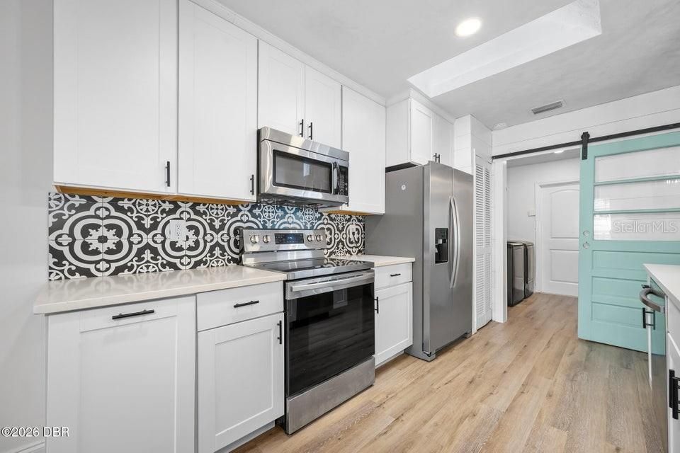 For Sale: $350,000 (3 beds, 2 baths, 1717 Square Feet)