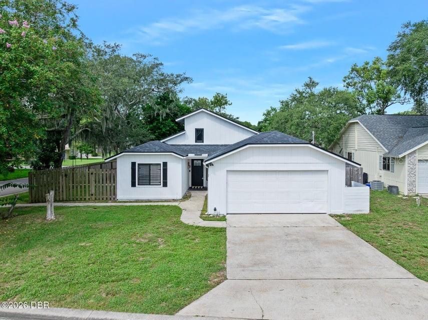 For Sale: $350,000 (3 beds, 2 baths, 1717 Square Feet)