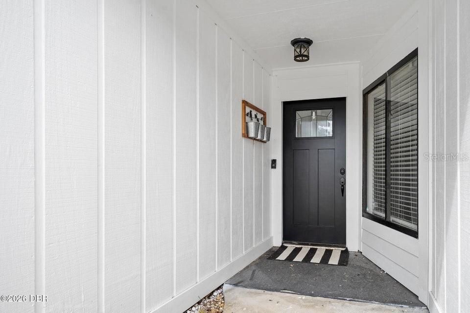 For Sale: $350,000 (3 beds, 2 baths, 1717 Square Feet)