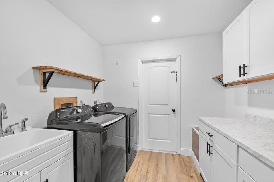 For Sale: $350,000 (3 beds, 2 baths, 1717 Square Feet)