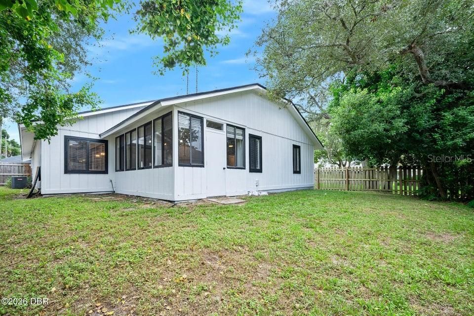 For Sale: $350,000 (3 beds, 2 baths, 1717 Square Feet)