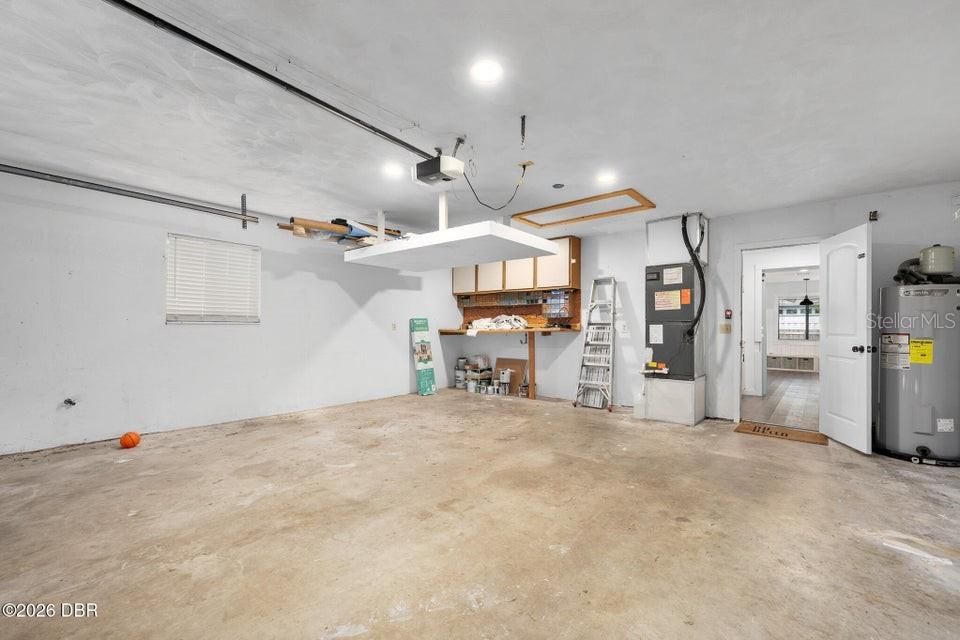 For Sale: $350,000 (3 beds, 2 baths, 1717 Square Feet)
