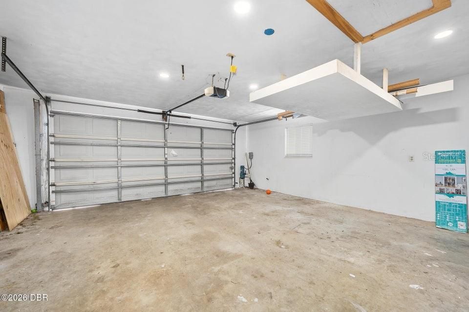 For Sale: $350,000 (3 beds, 2 baths, 1717 Square Feet)