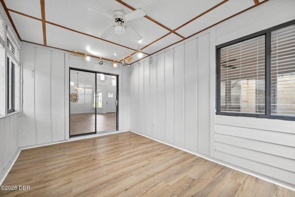 For Sale: $350,000 (3 beds, 2 baths, 1717 Square Feet)