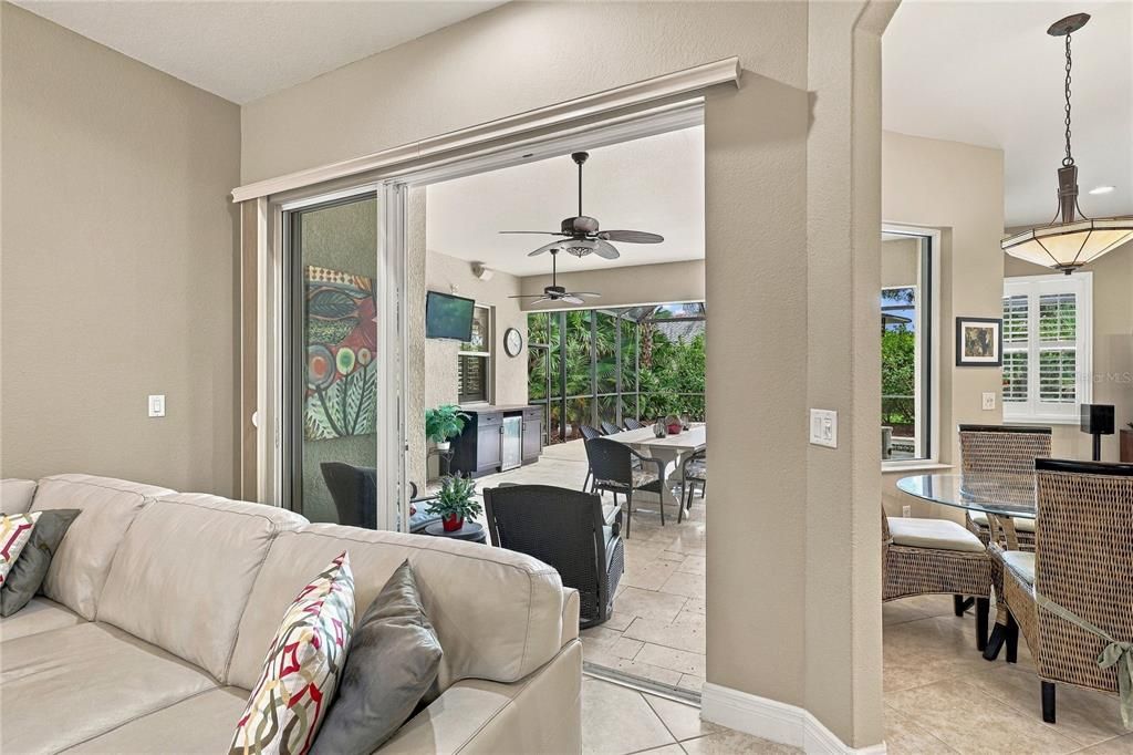 En Venta: $650,000 (4 camas, 3 baños, 3036 Pies cuadrados)