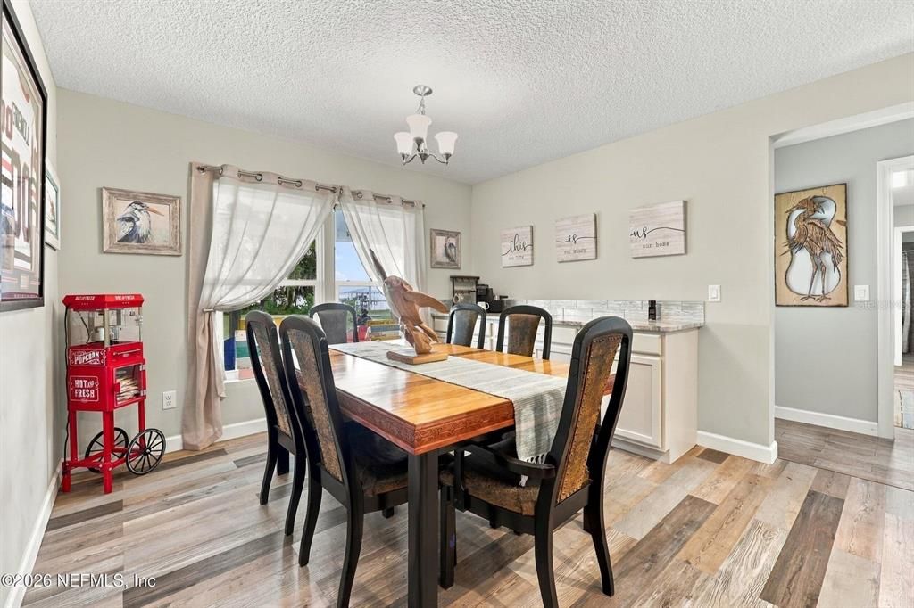 На продажу: $899,000 (3 спален, 3 ванн, 2323 Квадратных фут)