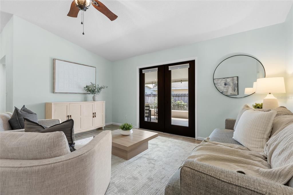 На продажу: $329,900 (3 спален, 2 ванн, 1368 Квадратных фут)