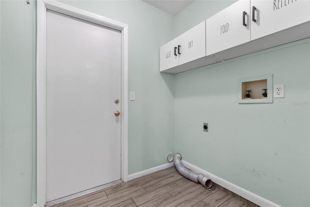 На продажу: $329,900 (3 спален, 2 ванн, 1368 Квадратных фут)