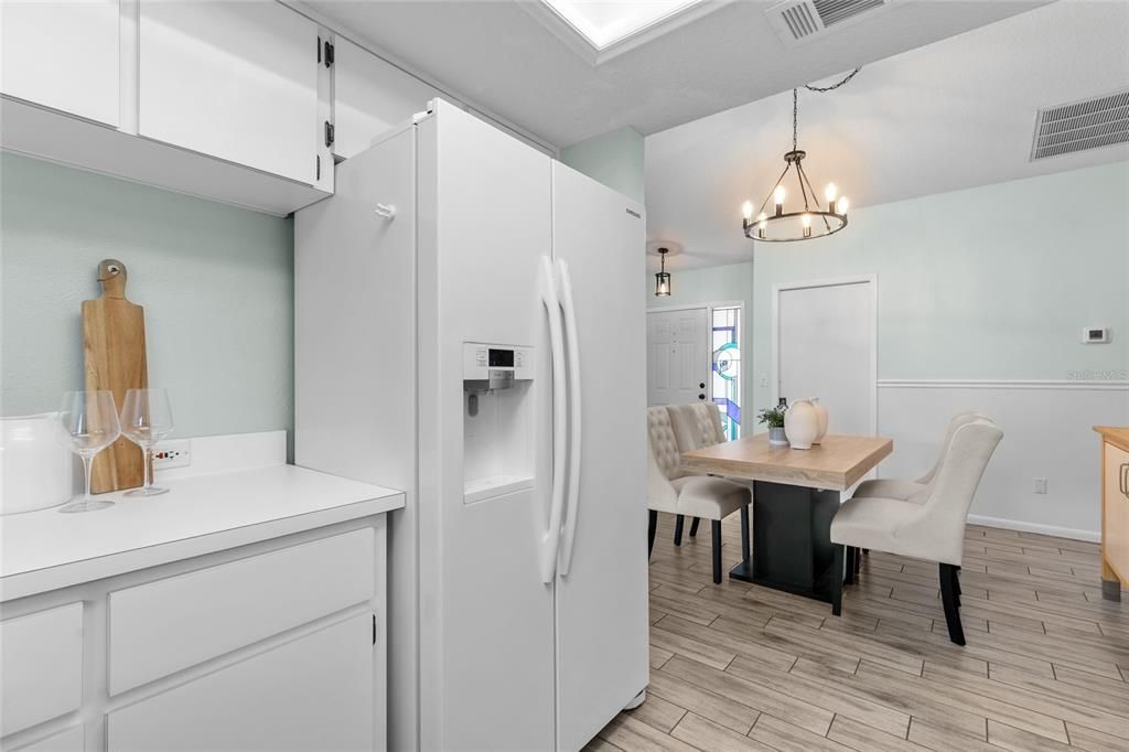 На продажу: $329,900 (3 спален, 2 ванн, 1368 Квадратных фут)