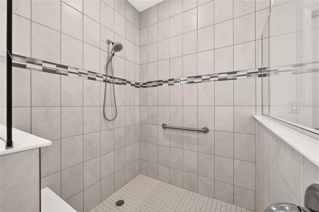 En Venta: $379,900 (2 camas, 2 baños, 1959 Pies cuadrados)