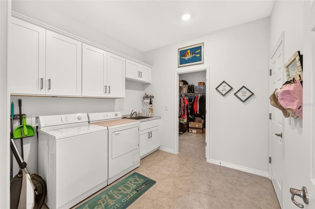 En Venta: $379,900 (2 camas, 2 baños, 1959 Pies cuadrados)