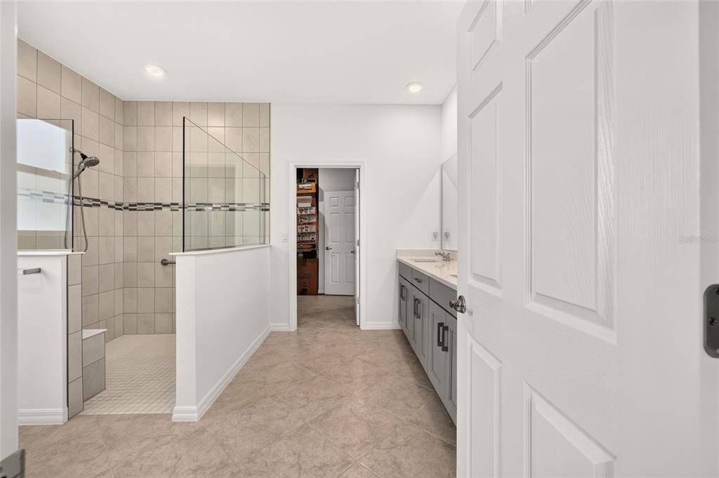 En Venta: $379,900 (2 camas, 2 baños, 1959 Pies cuadrados)