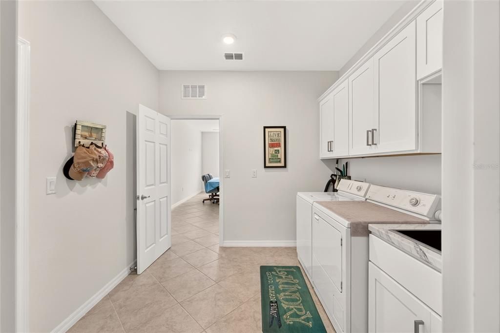En Venta: $379,900 (2 camas, 2 baños, 1959 Pies cuadrados)