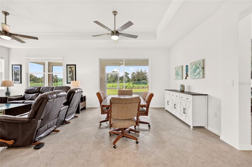 En Venta: $379,900 (2 camas, 2 baños, 1959 Pies cuadrados)