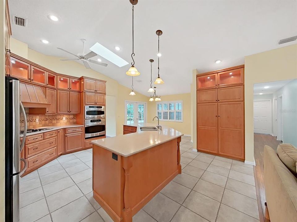 For Sale: $650,000 (4 beds, 2 baths, 2287 Square Feet)