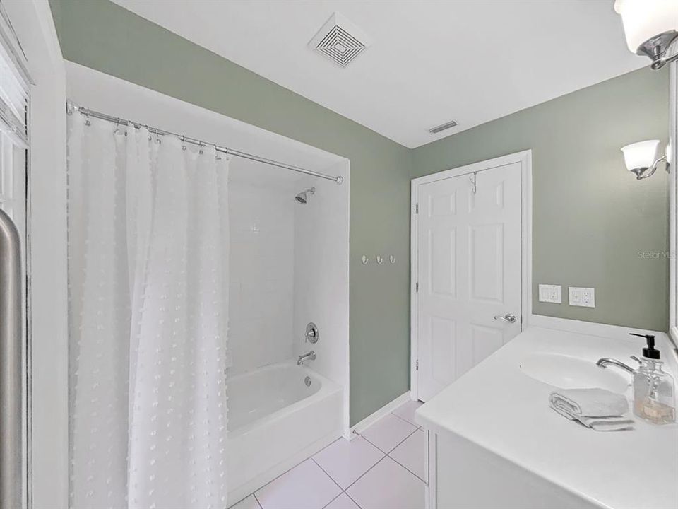 For Sale: $650,000 (4 beds, 2 baths, 2287 Square Feet)