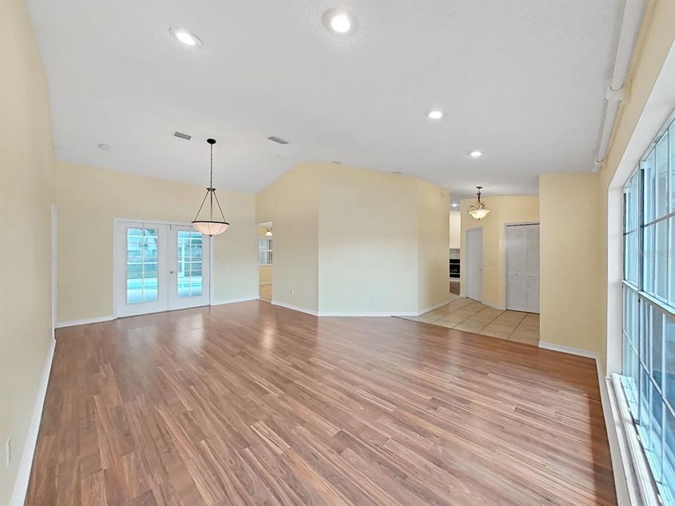 For Sale: $650,000 (4 beds, 2 baths, 2287 Square Feet)
