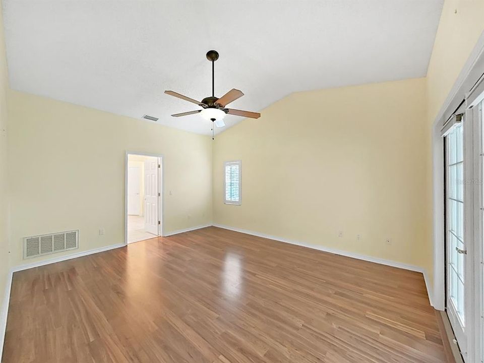 For Sale: $650,000 (4 beds, 2 baths, 2287 Square Feet)