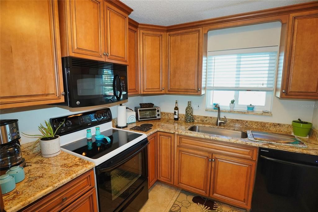 На продажу: $179,900 (2 спален, 1 ванн, 860 Квадратных фут)