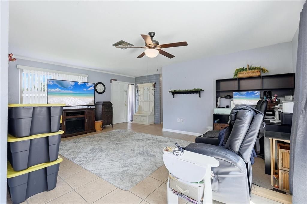 For Sale: $185,000 (3 beds, 1 baths, 1183 Square Feet)
