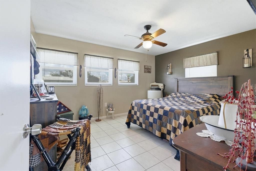 For Sale: $185,000 (3 beds, 1 baths, 1183 Square Feet)