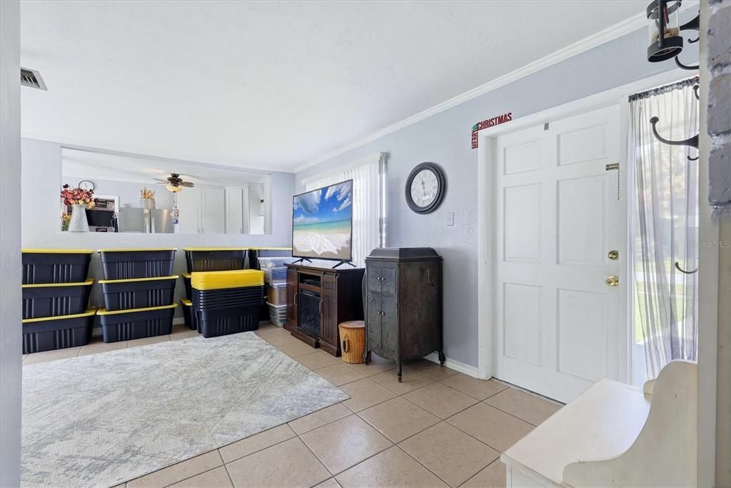 For Sale: $185,000 (3 beds, 1 baths, 1183 Square Feet)