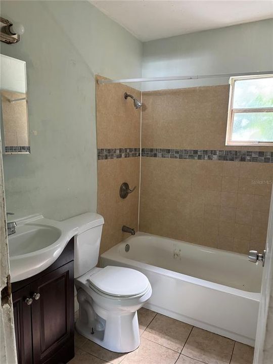 For Rent: $1,975 (4 beds, 2 baths, 1259 Square Feet)