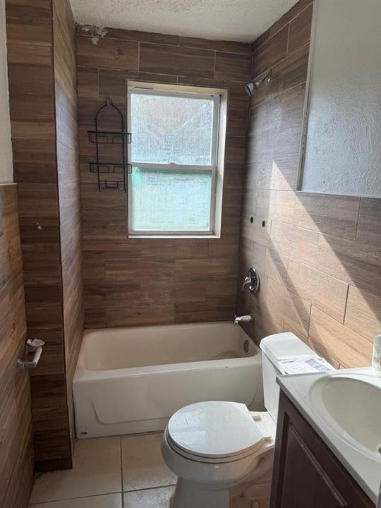 For Sale: $319,000 (3 beds, 2 baths, 1100 Square Feet)