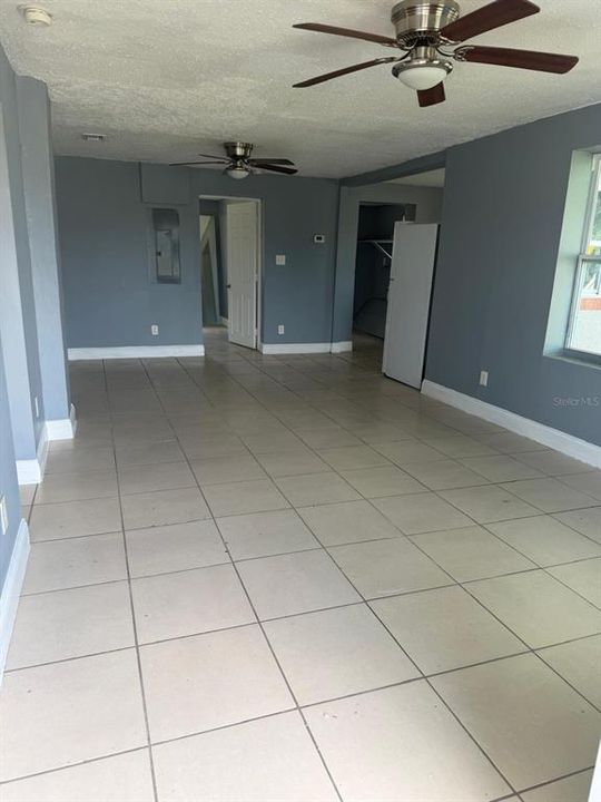 For Sale: $319,000 (3 beds, 2 baths, 1100 Square Feet)