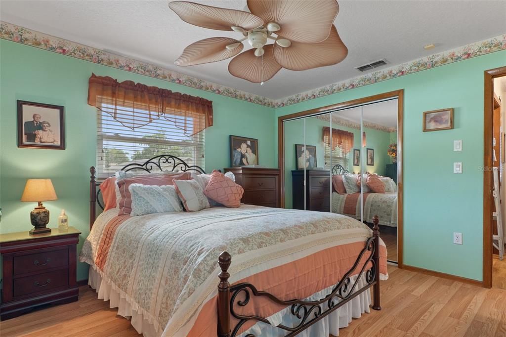 For Sale: $334,900 (2 beds, 2 baths, 1352 Square Feet)
