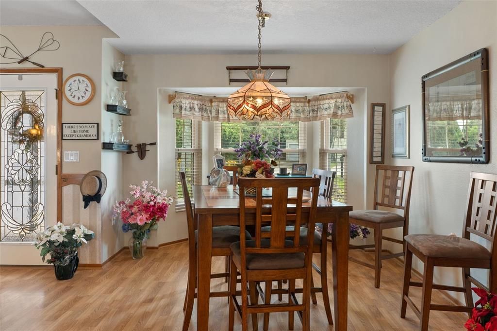 For Sale: $334,900 (2 beds, 2 baths, 1352 Square Feet)