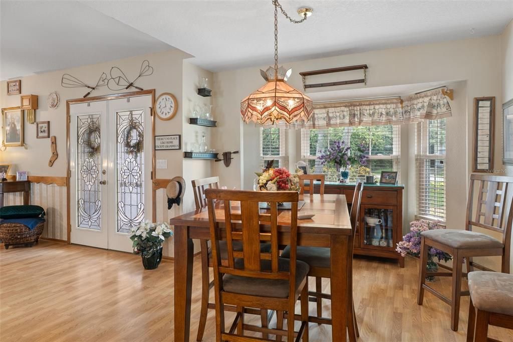 For Sale: $334,900 (2 beds, 2 baths, 1352 Square Feet)